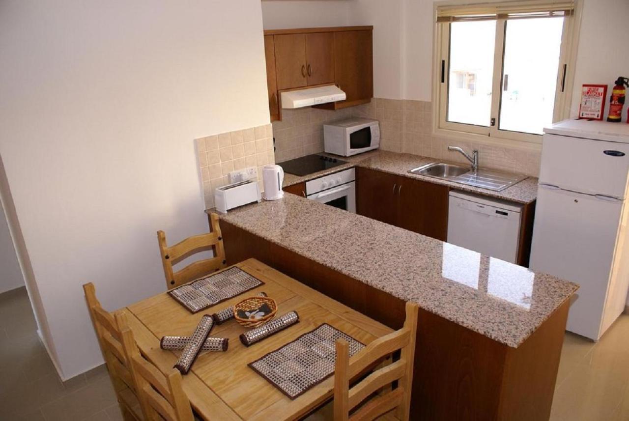 Pleasantly Furnished Apartment B201 With Large Terrace, Wi-Fi & Android Tv Peyia Esterno foto